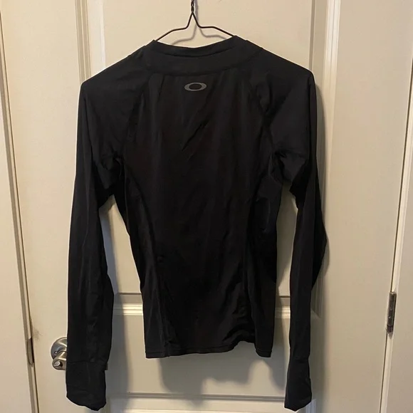Oakley Black Long Sleeve Sun and Swim Shirt - Picture 3 of 5